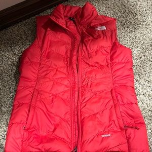 Women red north face vest